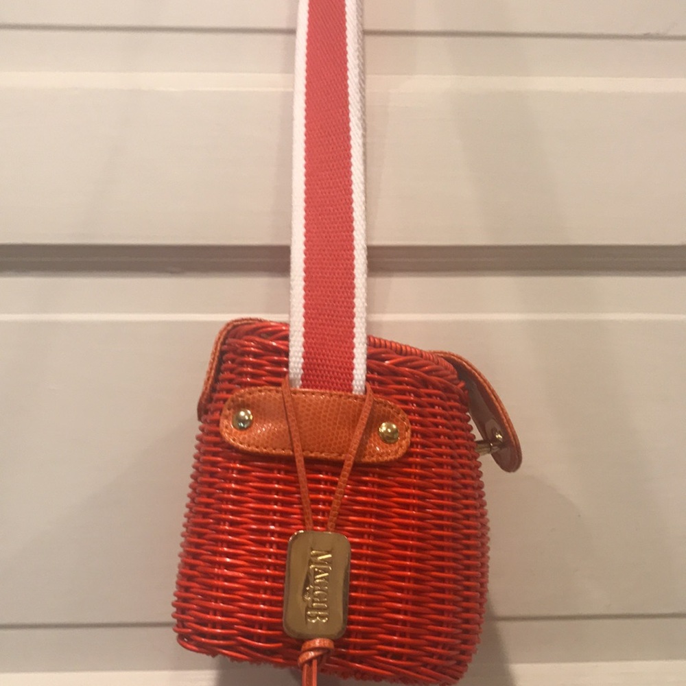 Maggi B Beautiful Shoulder Basket Bag - Picture 8 of 11
